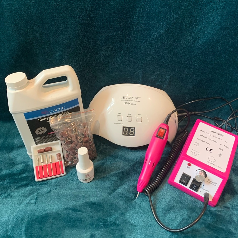 Monomer, nail e file and uv light